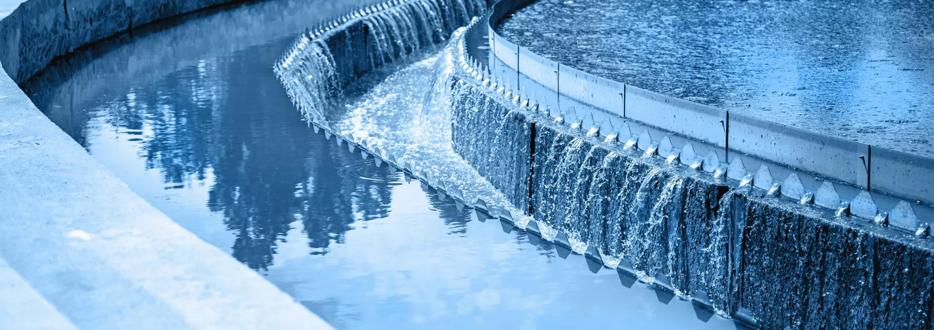 Tanks or reservoirs for aeration and purification or cleansing sewage liquid with sludge in modern wastewater treatment plant