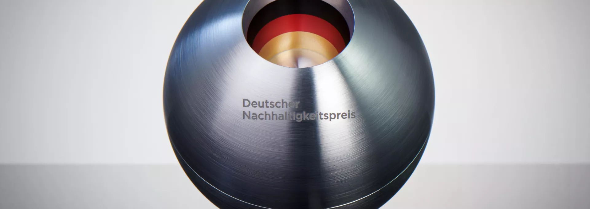 Pressefoto_Deutscher_Nachhaltigkeitspreis_Preisstatuette