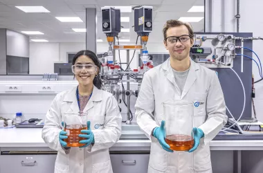 Young people working in the lab