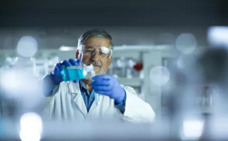 Technican in a lab making an experience