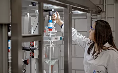 Women in our research & development lab