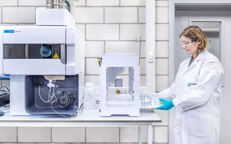 Woman making analysis in the lab